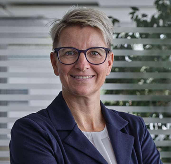 Bettina Müller CFO
