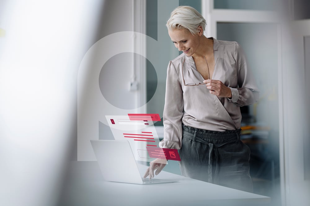 Image of an intellectual-looking woman in a leadership position, who looks happily at the data views of the primedocs integration.