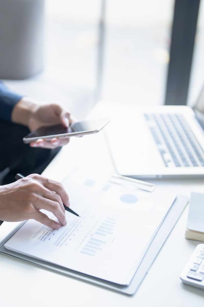 Herobild - Finance & Consulting - Mobile - 800 x 1200 px